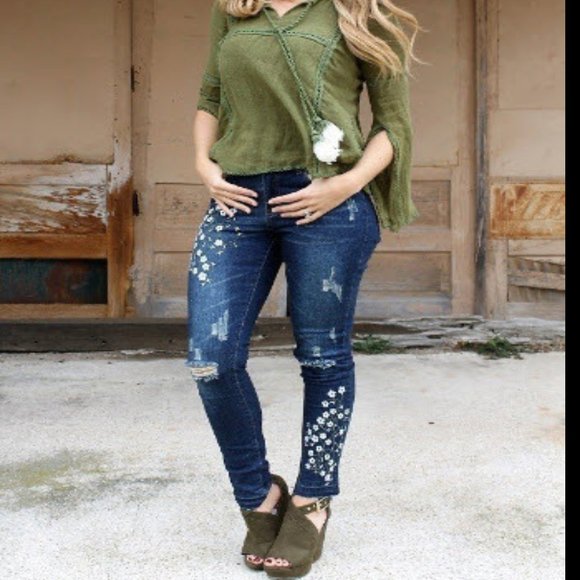 DONATED!! L&B distressed embroidered skinny jeans - Picture 2 of 5